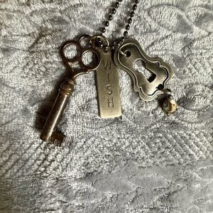 Vintage-Inspired Key and Tag Long necklace - Bronze